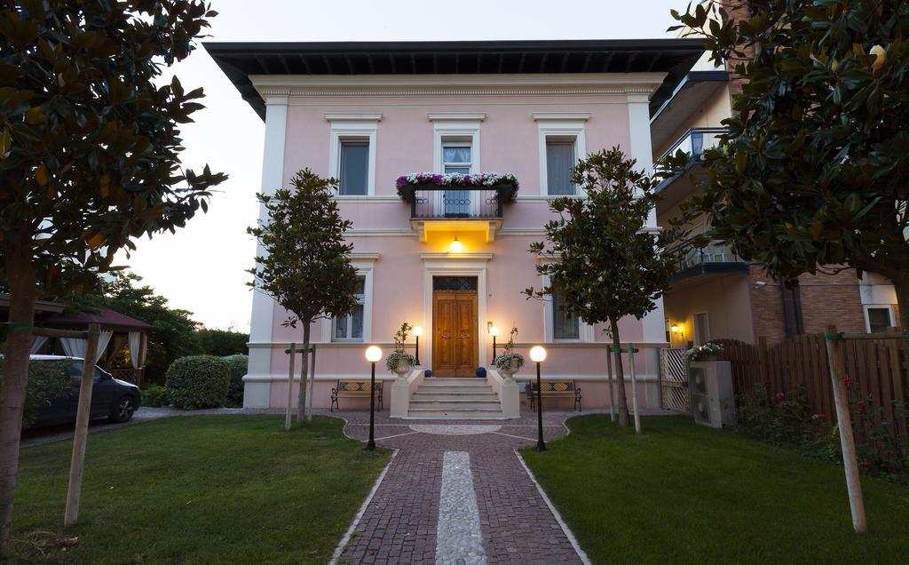 Villa Fiorita Католика Екстериор снимка